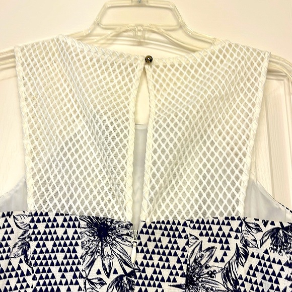 Guess Los Angles Dress - 14 - Picture 5 of 9